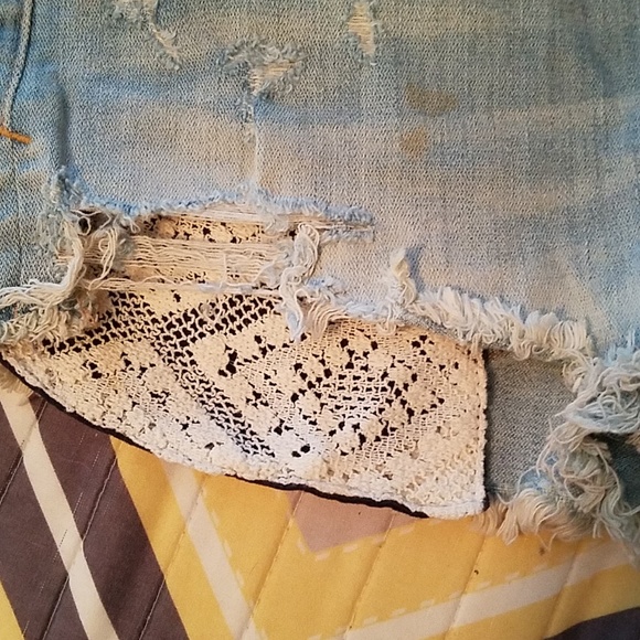 American Eage festival hi-rise shortie shorts. - Picture 4 of 4